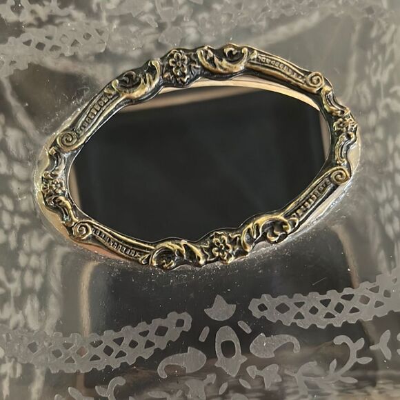 Tissue Holder  - Picture 2 of 3